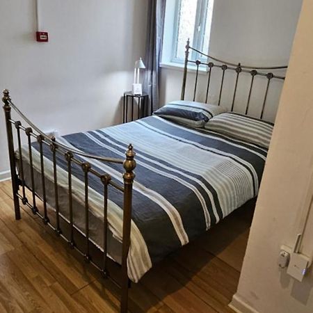 No Frills & Nothing Fancy 1 Bed Studio City Centre Кардифф Экстерьер фото